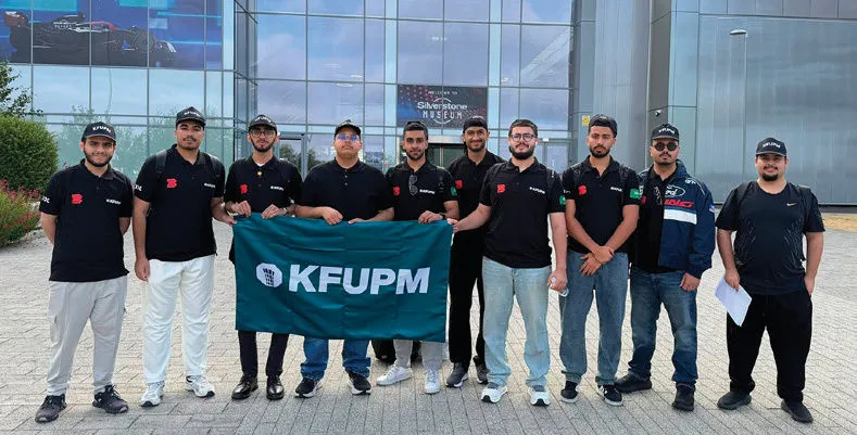 فريق الجامعة يرفع علم KFUPM في حلبة سيلفرستون